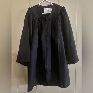 Kids (unisex) graduation gown. Black. Fits 27”. Heights 3’6” - 3’8”. EUC